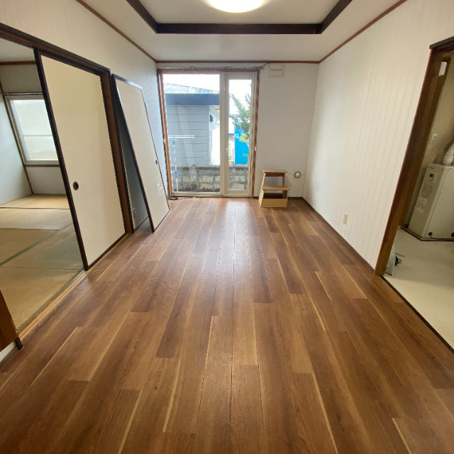 室蘭市高砂町1丁目11-2戸建の居間・リビング