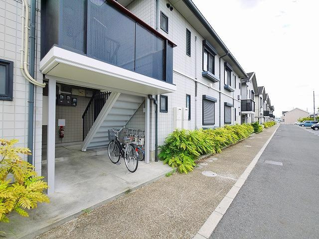 ルミエール千代　Ａのエントランス|建物の内部です