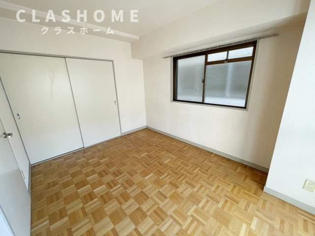 ファミーユおおぶの洋室