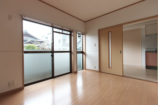 シャンテーヌの洋室