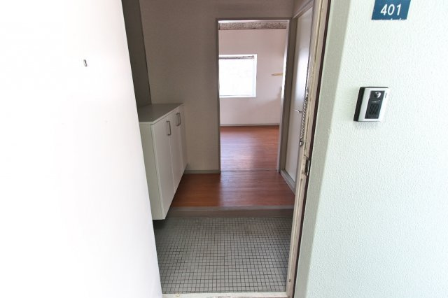 メゾン弥生の玄関