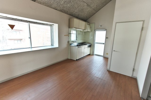 メゾン弥生の居間・リビング