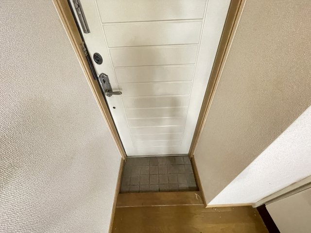 ハイムまことB棟の玄関