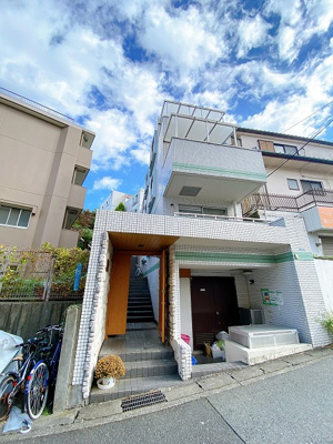 【その他共用部分】 | ウィングス鷺沼 | 敷地内ごみ置き場でごみ出しもらくらく～♪忙しい社会人さんや学生さんにもうってつけ！
