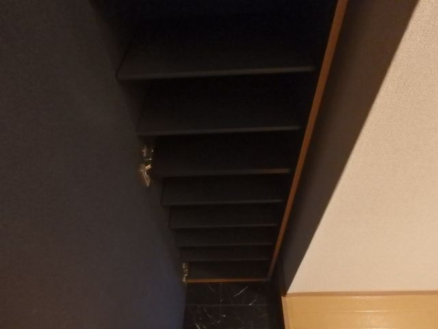 カサベルデ小阪の玄関