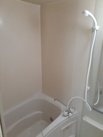 ウランタン弐番館の浴室|コンパクトで使いやすいお風呂です