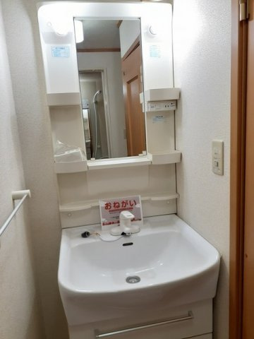 ウランタン弐番館の洗面所|スペースが確保できる洗面所です