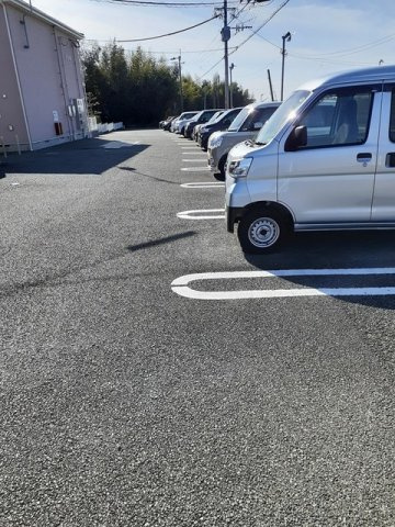 ウランタン弐番館の駐車場|駐車場があるので、車を買う予定の方も安心です