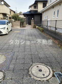 【駐車場】 | お車2台余裕で駐車できます。