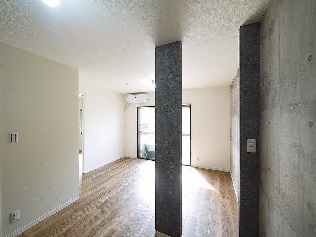 エクセルハイツ　Ａ棟の内装|明るい色調の室内です