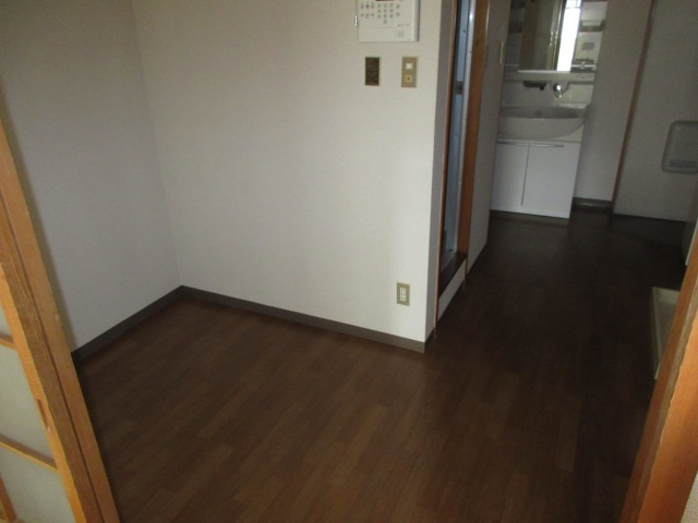 英数学館ビルの洋室|スタンダードな洋室です