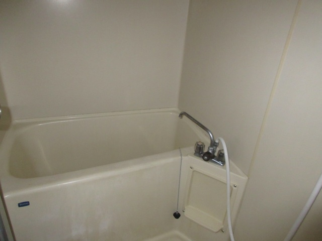 英数学館ビルの浴室|コンパクトで使いやすいお風呂です