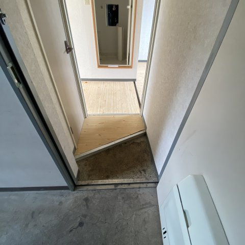 アーバンハイツ輪西の玄関