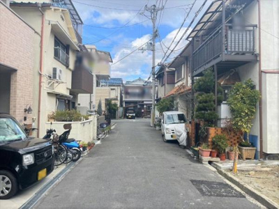 【前面道路含む現地写真】 | 氷野3丁目中古一戸建て | 前面道路の幅員西側約4ｍです。