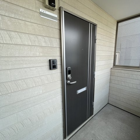 シャンブレット中島の玄関