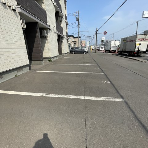 シャンブレット中島の駐車場