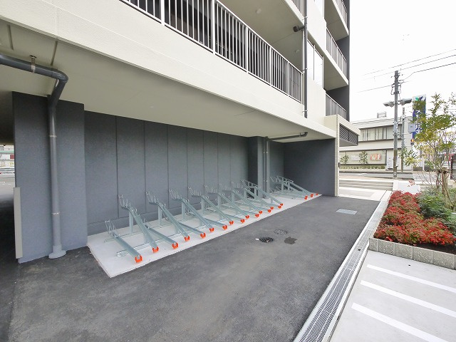セレニティプレイス 桂の駐車場