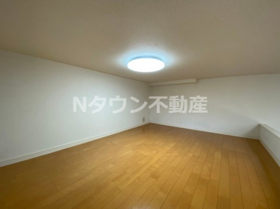 【その他】 | ネスト栄生 | 落ち着いた色調の寝室です