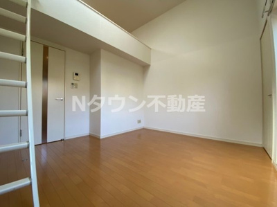 【洋室】 | ネスト栄生 | 広々とした洋室です