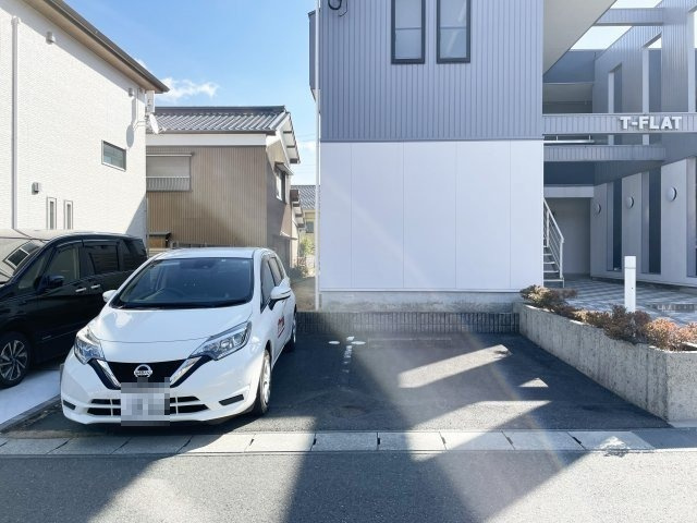 T⁻FLATの駐車場