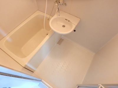 【浴室】 | メゾンおかもと | コンパクトで使いやすいお風呂です