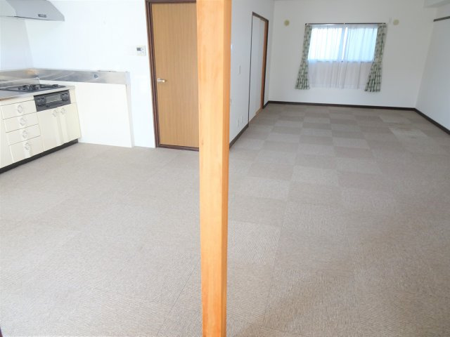 緑園サンコーポの居間・リビング