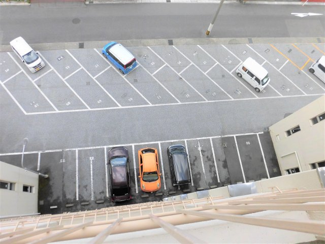 緑園サンコーポの駐車場