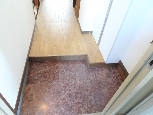 緑園サンコーポの玄関