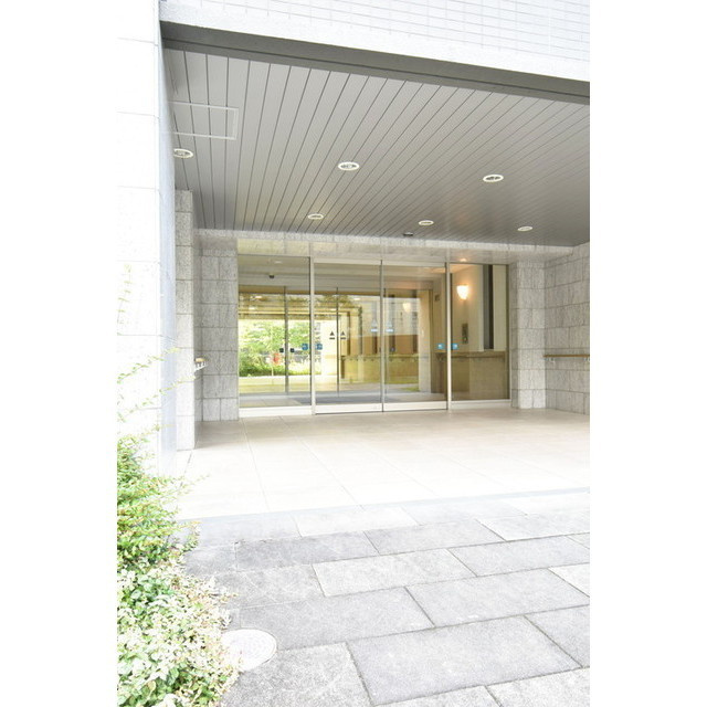 久留米市六ツ門町の賃貸マンションのエントランス