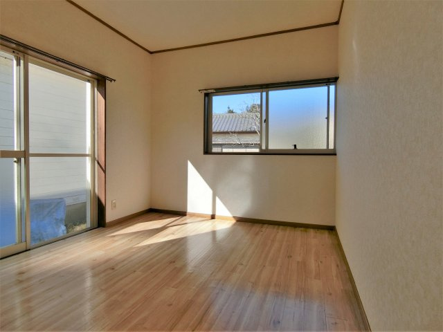 粟生野2670貸家の洋室