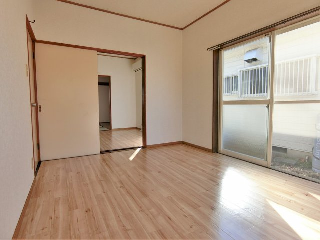 粟生野2670貸家の洋室