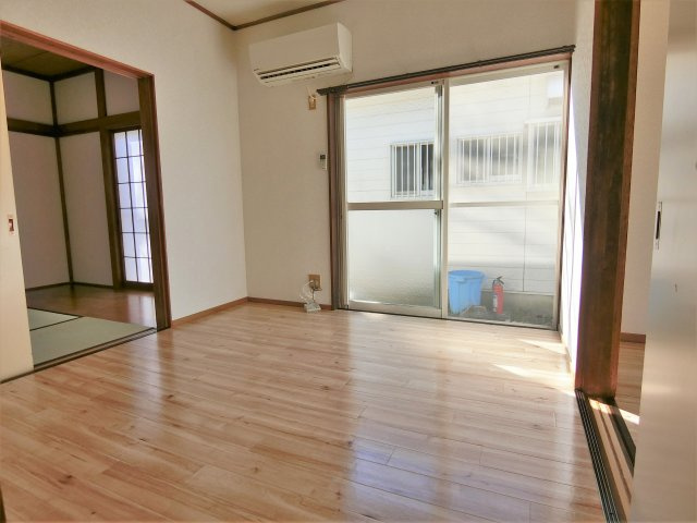 粟生野2670貸家の洋室