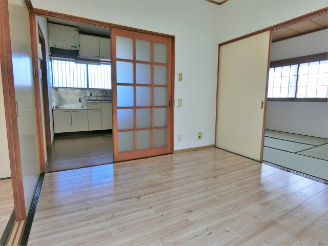 粟生野2670貸家の洋室