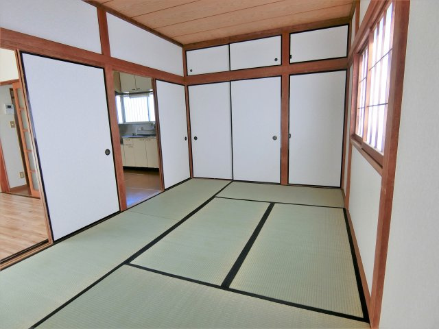 粟生野2670貸家の和室