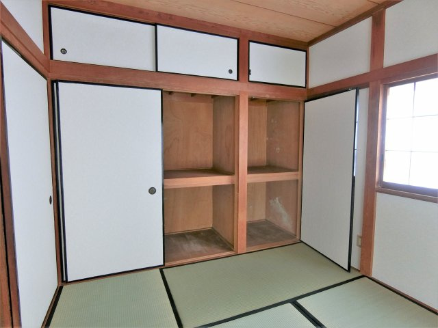 粟生野2670貸家の収納