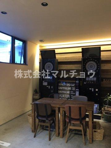 下万呂店舗のロビー|以前ダーツバーとして使用していた際の写真です