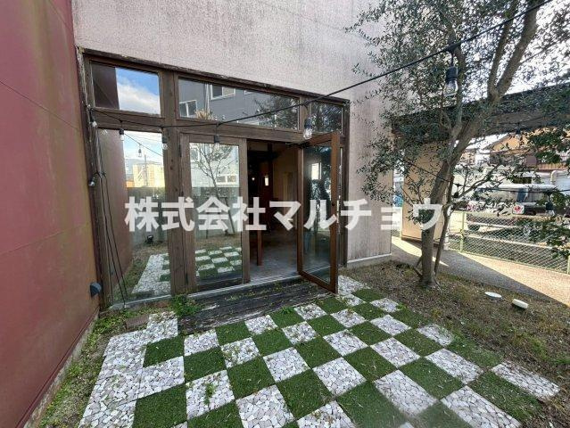 下万呂店舗の玄関|収納もある玄関です