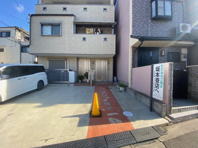 坂本マンションのエントランス