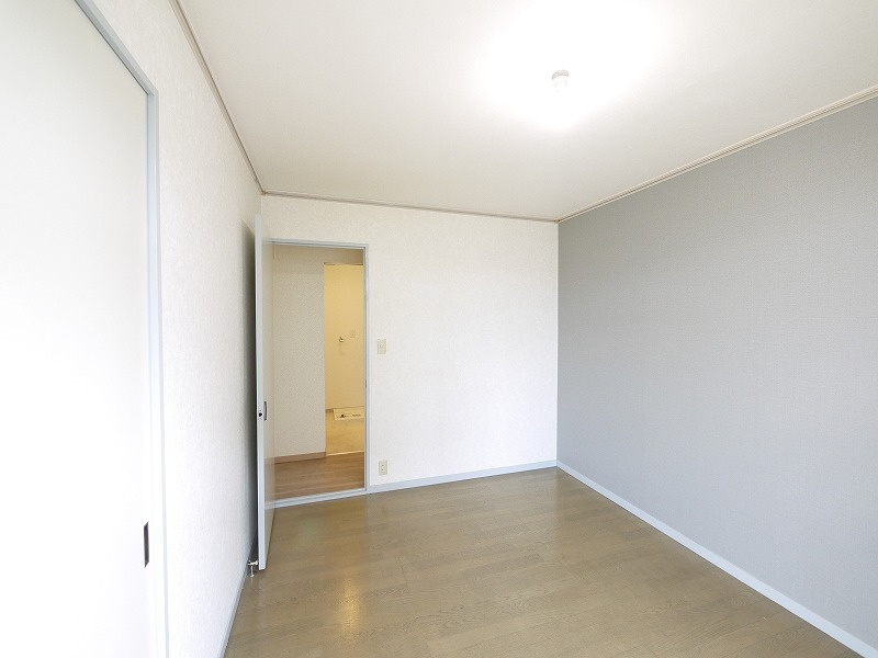 エステートピアドミールの居間・リビング|ゆったりとした居間です