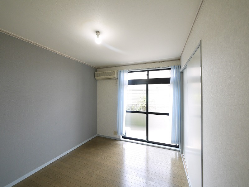 エステートピアドミールの寝室|開放的な寝室です