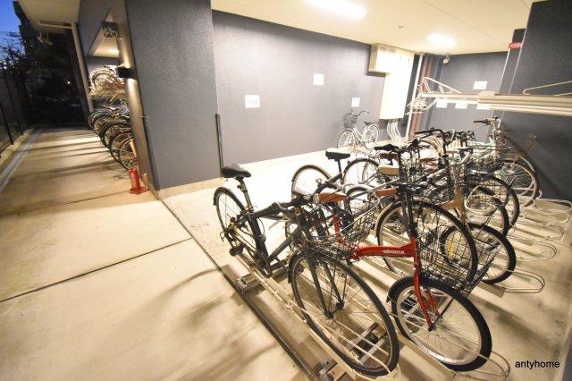 ルナコート江坂　仲介手数料無料の駐車場