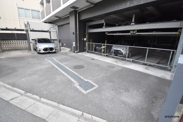 ルナコート江坂　仲介手数料無料の駐車場