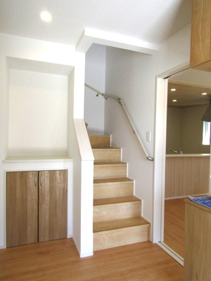 【その他共用部分】 | ブルーミングガーデン中央市布施 | 階段スペース