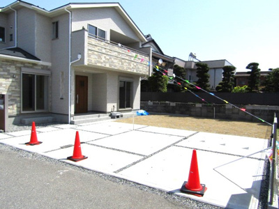 【駐車場】 | ブルーミングガーデン中央市布施 | 車をお持ちの方に嬉しい駐車場付きの物件です