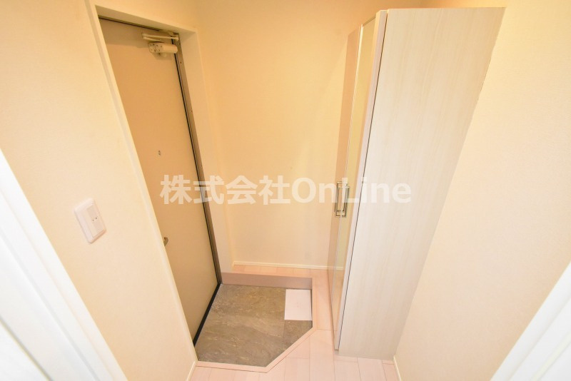 東大阪市荒川２丁目のアパートの玄関