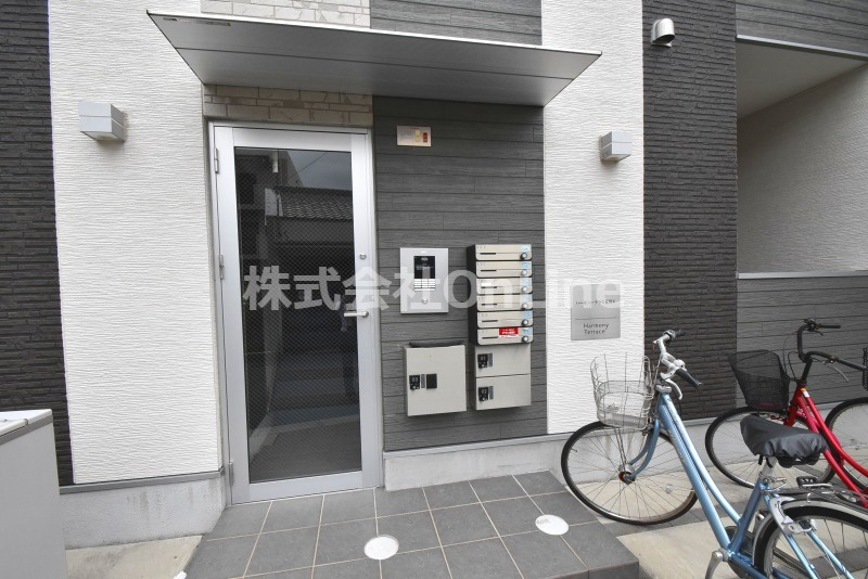 東大阪市荒川２丁目のアパートのエントランス