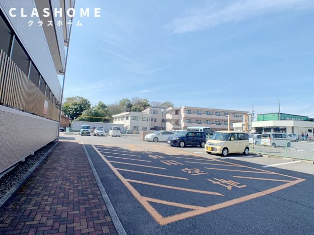 ルミエールの駐車場