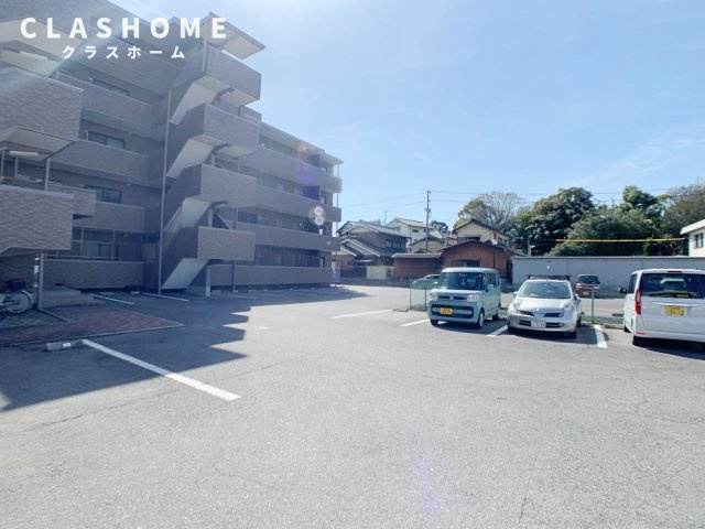 ルミエールの駐車場