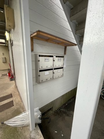 越コーポB棟のエントランス|落ち着いたエントランスです