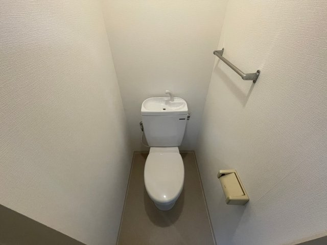 越コーポB棟のトイレ|清潔感のあるトイレです